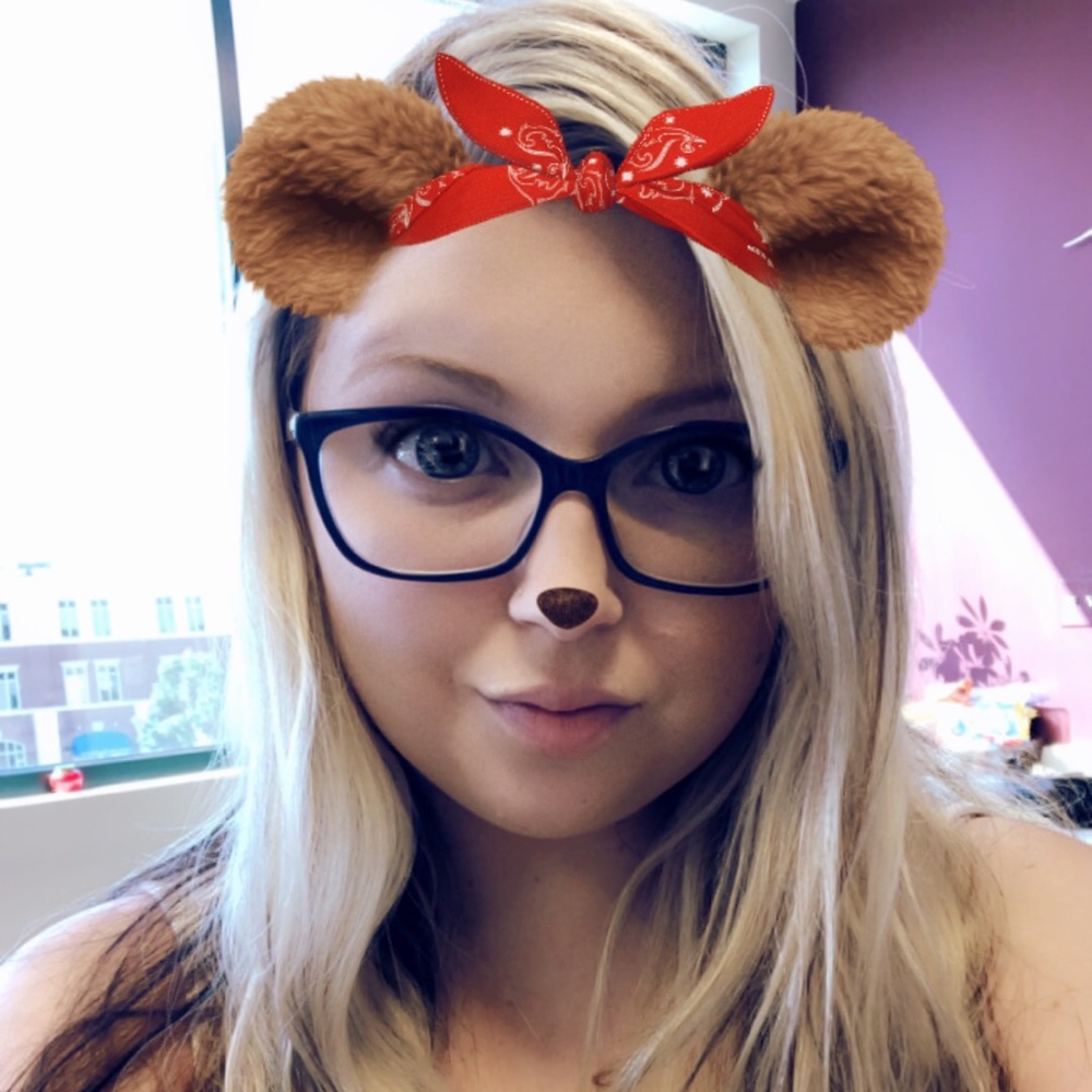 Meet your Posher, Hollye